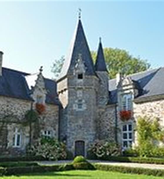 Park of the castle campsite Les Embruns Camoel between Arzal, La Roche-Bernard and Pénestin south Morbihan